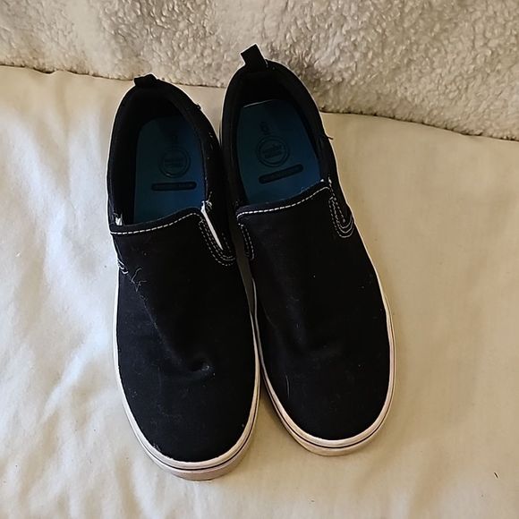 Black slip on shoes size 6 - Picture 3 of 7